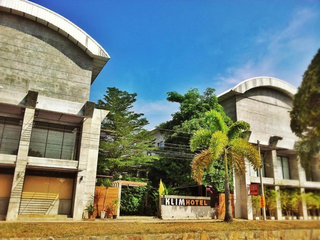Klim Hotel Buriram Exteriör bild