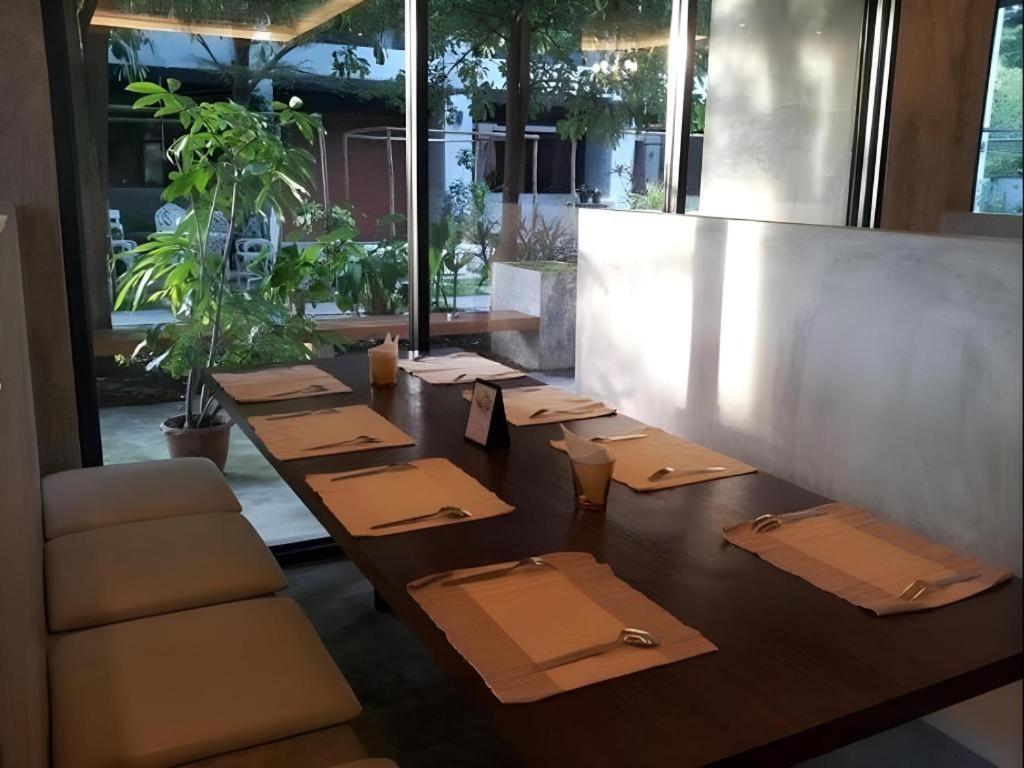 Klim Hotel Buriram Exteriör bild