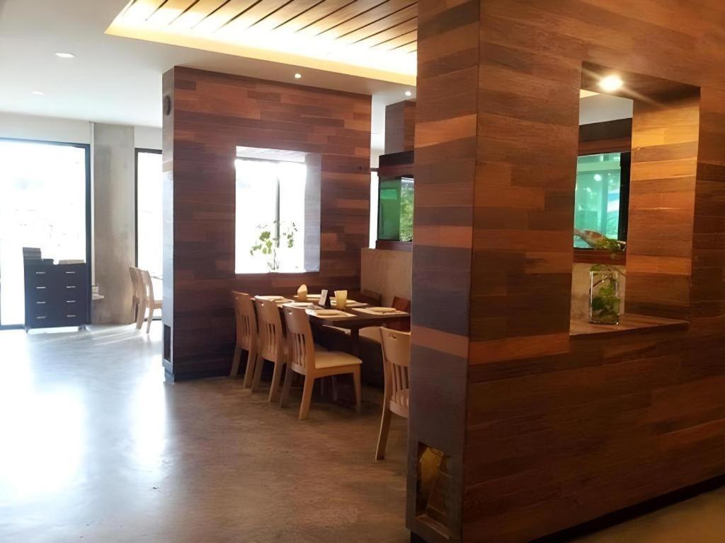 Klim Hotel Buriram Exteriör bild