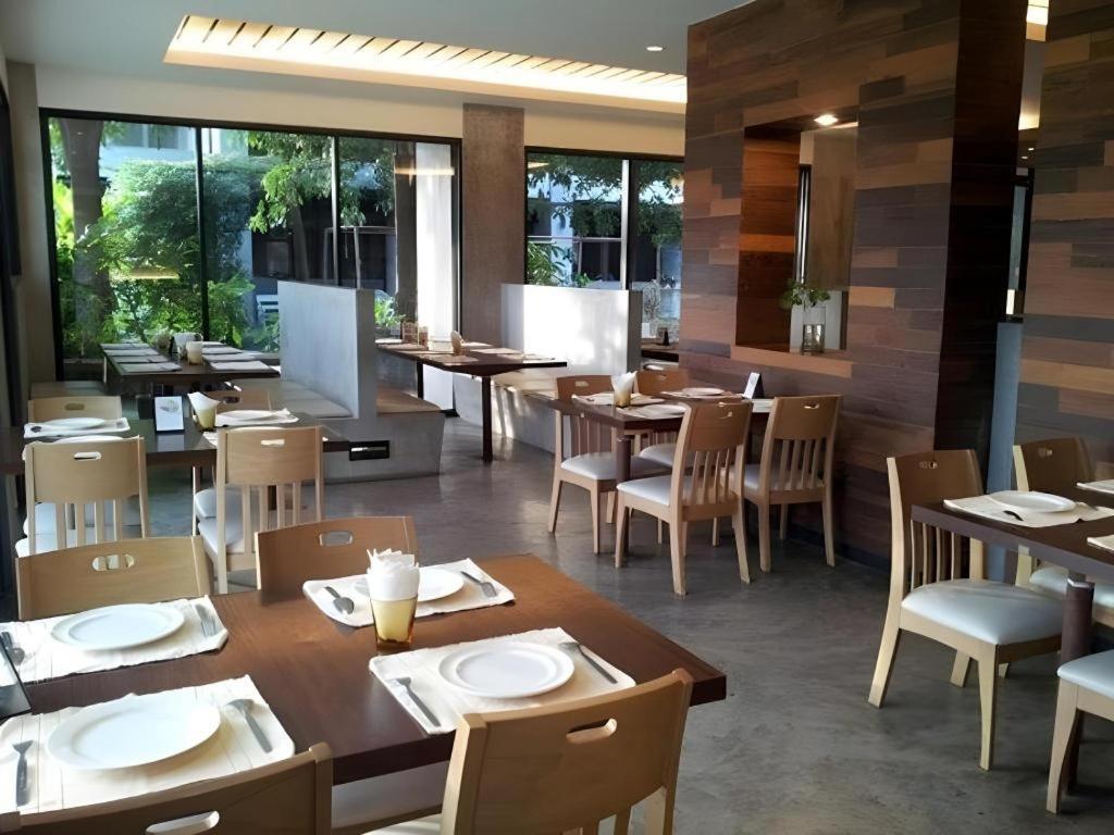 Klim Hotel Buriram Exteriör bild