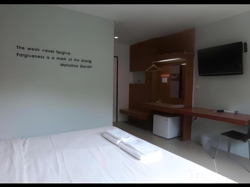 Klim Hotel Buriram Exteriör bild