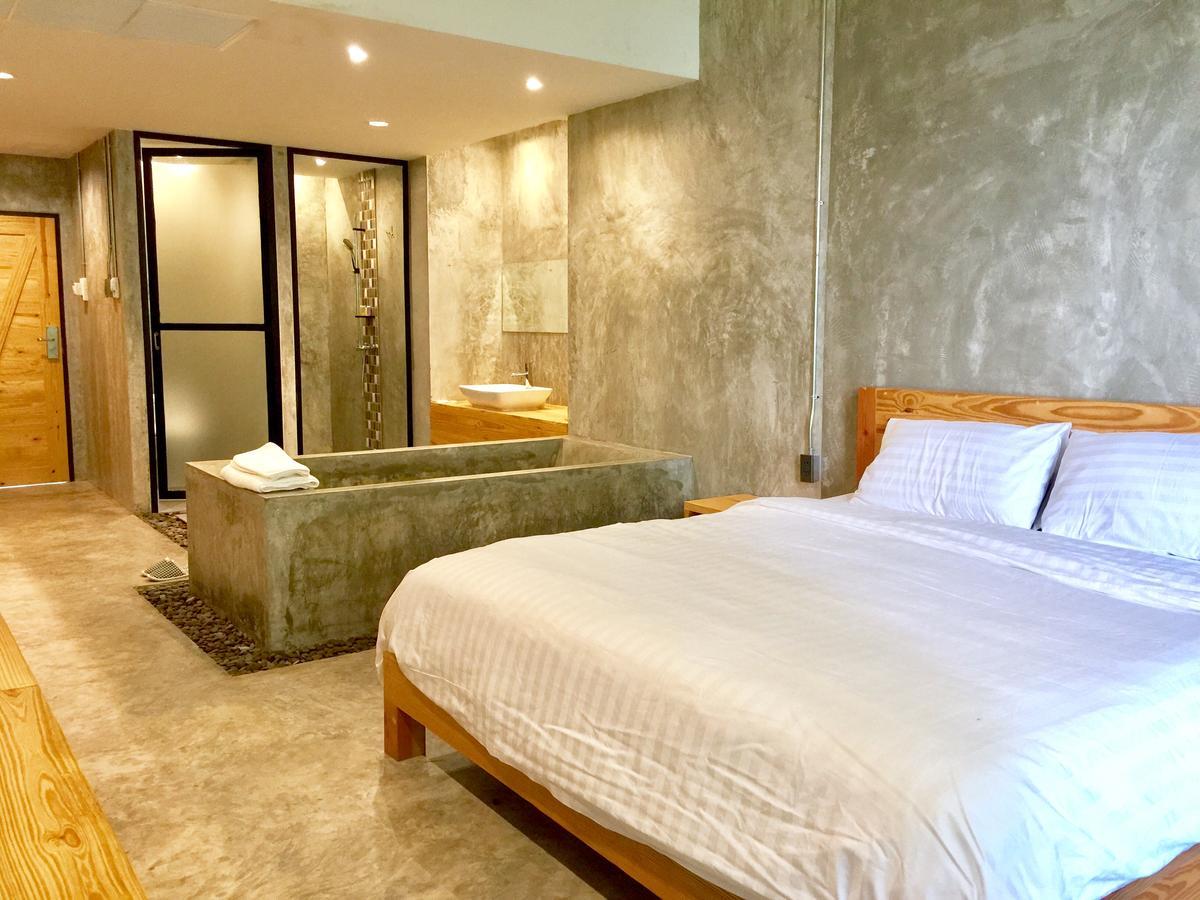 Klim Hotel Buriram Exteriör bild